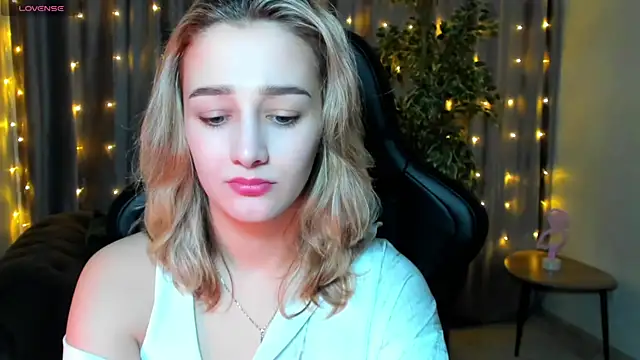 Snapshot of Sinty_Noria chatting on 01-16-25, 08:22 Sinty Noria online show from 01-16-25, 08:22