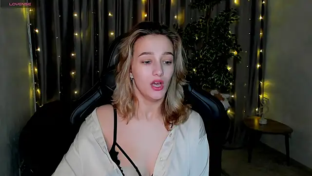 Snapshot of Sinty_Noria chatting on 02-10-25, 01:03 Sinty Noria online show from 02-10-25, 01:03