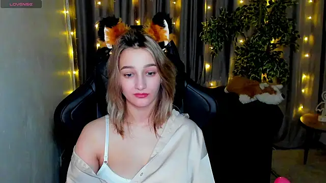 Snapshot of Sinty_Noria chatting on 02-13-25, 04:11 Sinty Noria online show from 02-13-25, 04:11