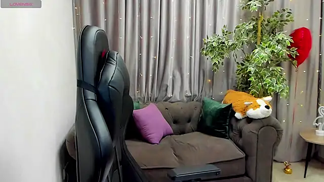 Snapshot of Sinty_Noria chatting on 02-18-25, 01:10 Sinty Noria online show from 02-18-25, 01:10