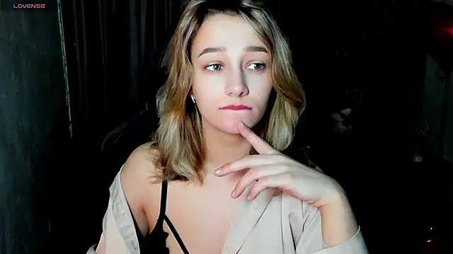 Snapshot of Sinty_Noria chatting on 02-19-25, 01:08 Sinty Noria online show from 02-19-25, 01:08