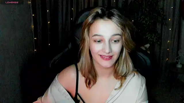 Snapshot of Sinty_Noria chatting on 02-19-25, 07:17 Sinty Noria online show from 02-19-25, 07:17