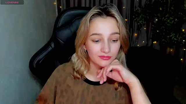 Snapshot of Sinty_Noria chatting on 02-21-25, 07:56 Sinty Noria online show from 02-21-25, 07:56