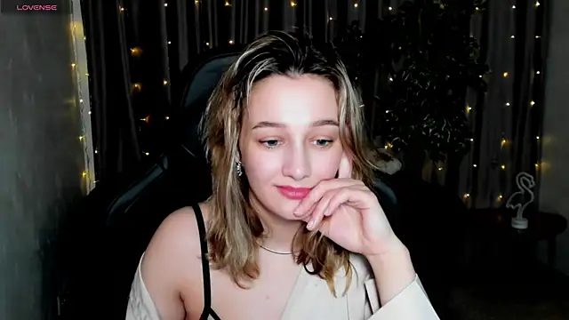 Snapshot of Sinty_Noria chatting on 03-06-25, 09:47 Sinty Noria online show from 03-06-25, 09:47