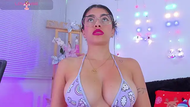 Snapshot of EmillySanders chatting on 12-10-24, 03:01 EmillySanders online show from 12-10-24, 03:01