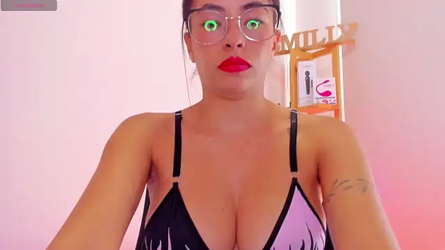 Snapshot of EmillySanders chatting on 03-07-25, 03:39 EmillySanders online show from 03-07-25, 03:39