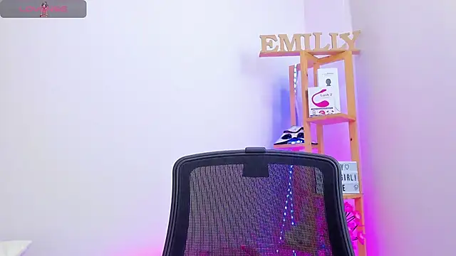 Snapshot of EmillySanders chatting on 09-19-25, 10:49 EmillySanders online show from 09-19-25, 10:49