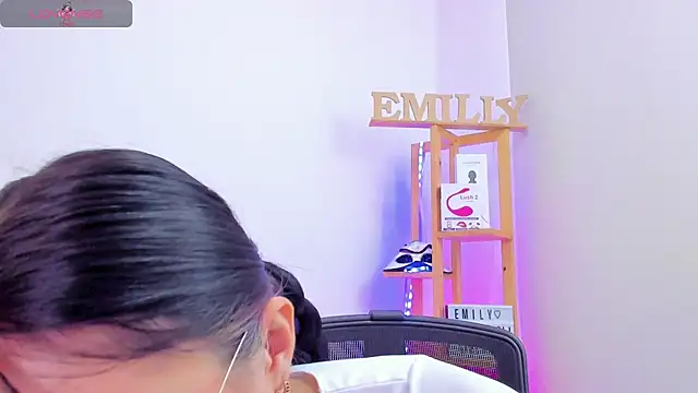 Snapshot of EmillySanders chatting on 10-10-25, 04:28 EmillySanders online show from 10-10-25, 04:28