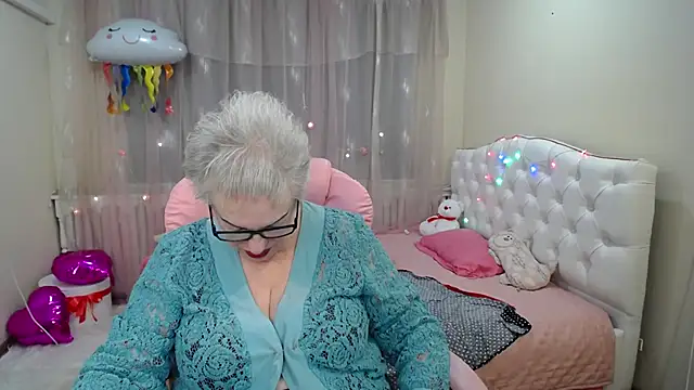 KayleSmoll online show from 01-29-25, 04:36