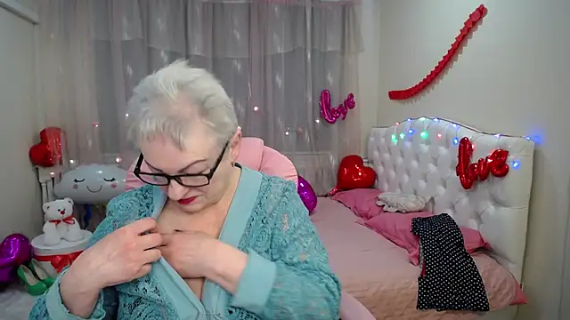 KayleSmoll online show from 02-11-25, 07:59