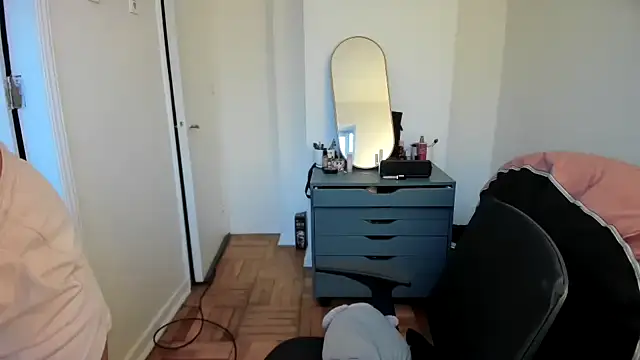 Snapshot of cinnamon_rosa chatting on 03-12-25, 10:17 cinnamon rosa online show from 03-12-25, 10:17