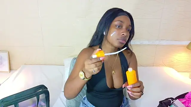 Shamiraa moore online show from 10-18-25, 01:45