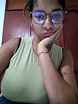 Snapshot of Sofythom1 chatting on 03-22-26, 01:20 Sofythom1 online show from 03-22-26, 01:20