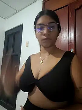 Snapshot of Sofythom1 chatting on 04-10-26, 01:44 Sofythom1 online show from 04-10-26, 01:44