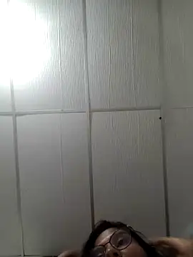 Snapshot of Sofythom1 chatting on 05-08-26, 03:12 Sofythom1 online show from 05-08-26, 03:12