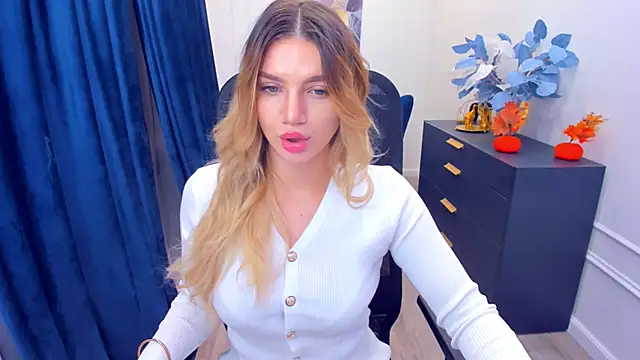 SelenaeMoore online show from 10-16-25, 03:40