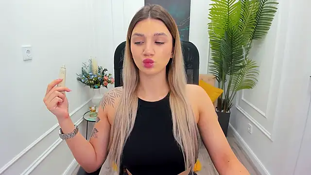 SelenaeMoore online show from 11-14-25, 07:45