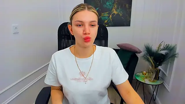 SelenaeMoore online show from 05-07-26, 04:40
