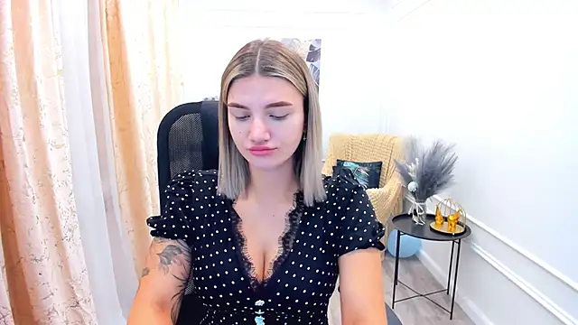 SelenaeMoore online show from 06-09-26, 03:40