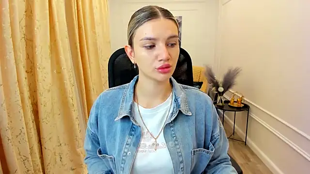 SelenaeMoore online show from 06-17-26, 03:42