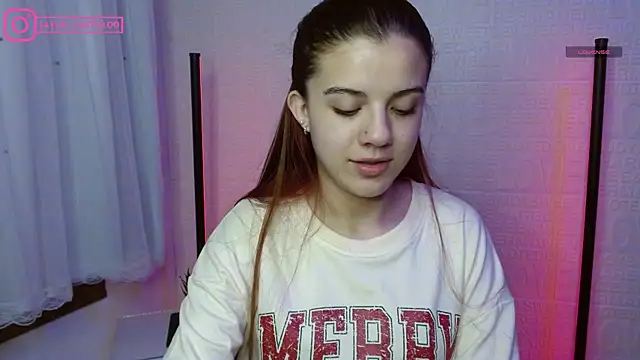Snapshot of Layla_castilloo chatting on 01-21-25, 02:05 Layla castilloo online show from 01-21-25, 02:05
