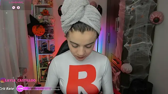 Layla castilloo online show from 10-31-25, 04:52