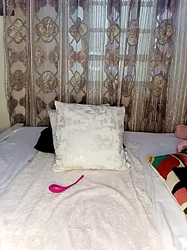 Snapshot of Cherriikenzie chatting on 02-19-25, 12:00 Cherriikenzie online show from 02-19-25, 12:00