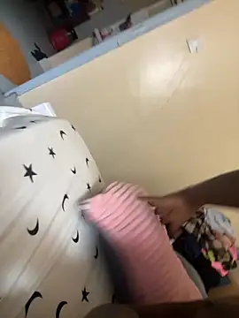 Snapshot of annkeller chatting on 11-14-25, 08:24 annkeller online show from 11-14-25, 08:24