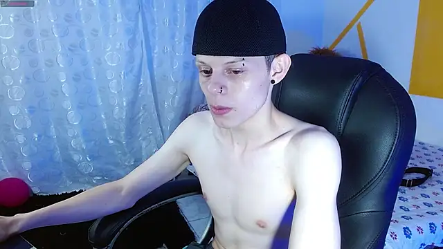 Snapshot of Matthew_Boy_ chatting on 12-14-24, 08:13 Matthew Boy  online show from 12-14-24, 08:13