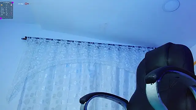 Snapshot of Matthew_Boy_ chatting on 12-21-24, 08:18 Matthew Boy  online show from 12-21-24, 08:18