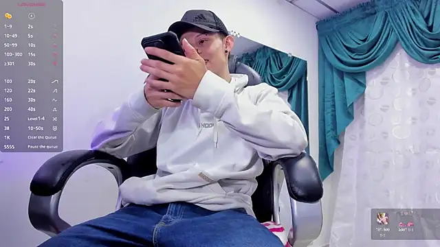 Snapshot of Matthew_Boy_ chatting on 01-17-25, 05:00 Matthew Boy  online show from 01-17-25, 05:00