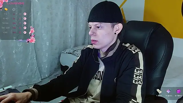 Snapshot of Matthew_Boy_ chatting on 01-20-25, 05:04 Matthew Boy  online show from 01-20-25, 05:04