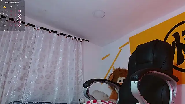 Snapshot of Matthew_Boy_ chatting on 02-05-25, 08:43 Matthew Boy  online show from 02-05-25, 08:43