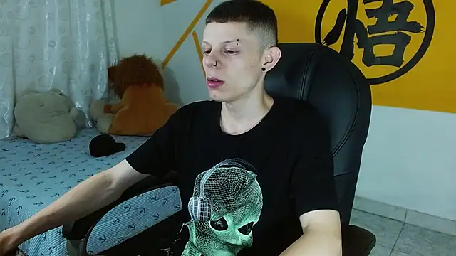 Snapshot of Matthew_Boy_ chatting on 02-12-25, 04:33 Matthew Boy  online show from 02-12-25, 04:33