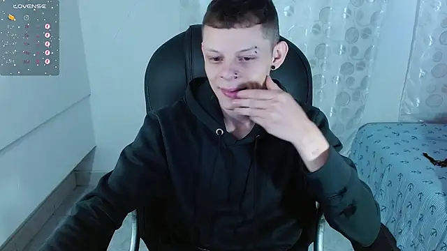 Snapshot of Matthew_Boy_ chatting on 02-19-25, 01:28 Matthew Boy  online show from 02-19-25, 01:28