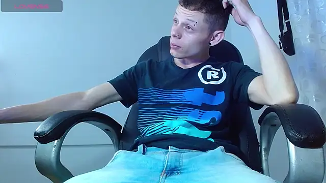 Snapshot of Matthew_Boy_ chatting on 02-20-25, 04:07 Matthew Boy  online show from 02-20-25, 04:07