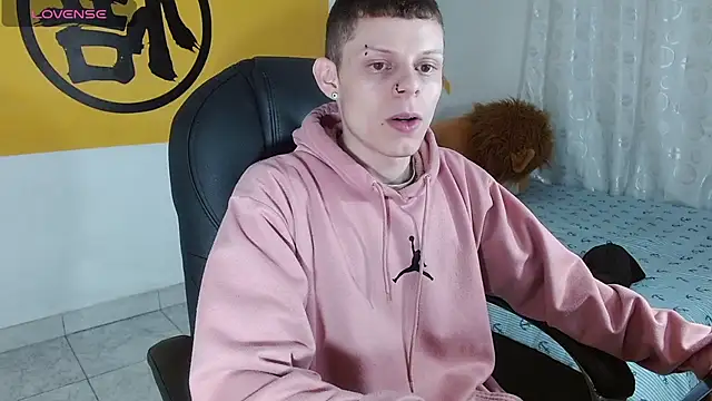 Snapshot of Matthew_Boy_ chatting on 02-26-25, 04:58 Matthew Boy  online show from 02-26-25, 04:58