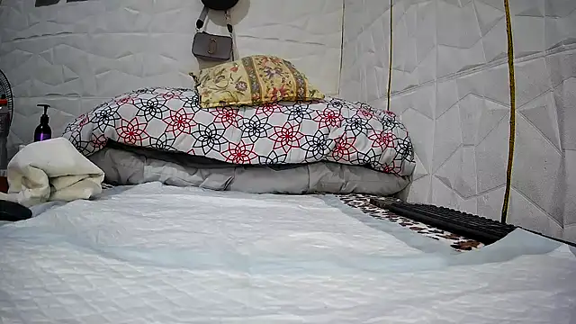 Snapshot of Mendoza_Amaranata chatting on 10-15-25, 03:39 Mendoza Amaranata online show from 10-15-25, 03:39