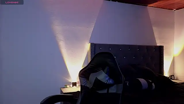 cristal hilton 10 online show from 11-19-25, 04:12