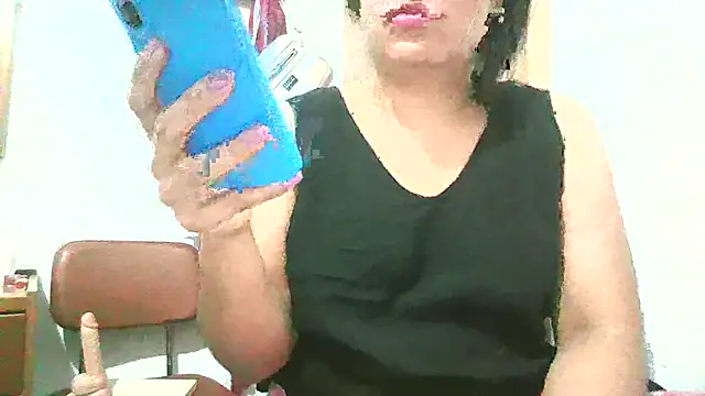 Snapshot of katymojadit chatting on 11-24-25, 09:25 katymojadit online show from 11-24-25, 09:25