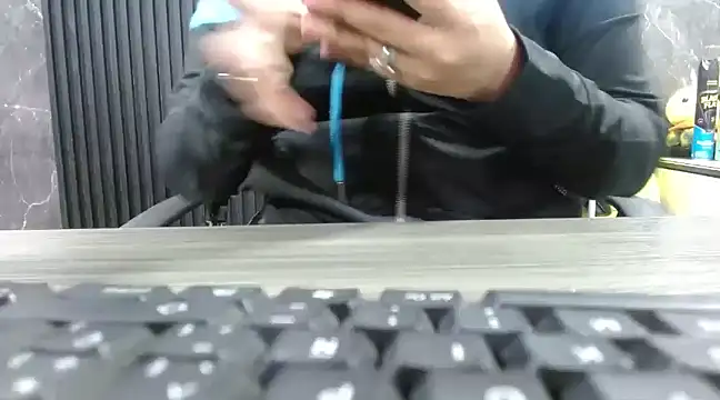 Miel canela online show from 03-04-25, 02:49