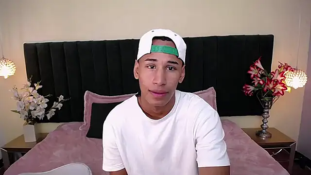 Snapshot of soft_attraction chatting on 10-18-25, 07:47 soft attraction online show from 10-18-25, 07:47