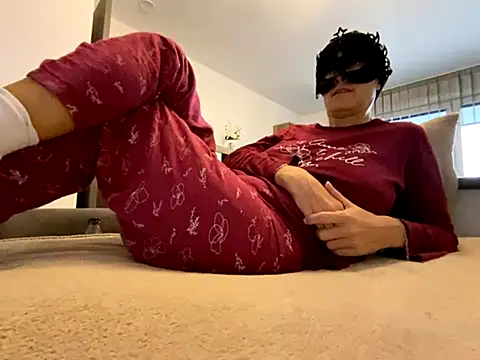 Marilou1983 online show from 11-08-25, 08:14