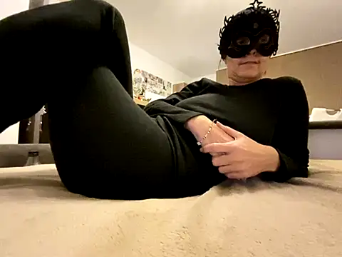 Marilou1983 online show from 01-05-26, 05:27