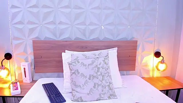 Stacey white  online show from 10-03-25, 08:28