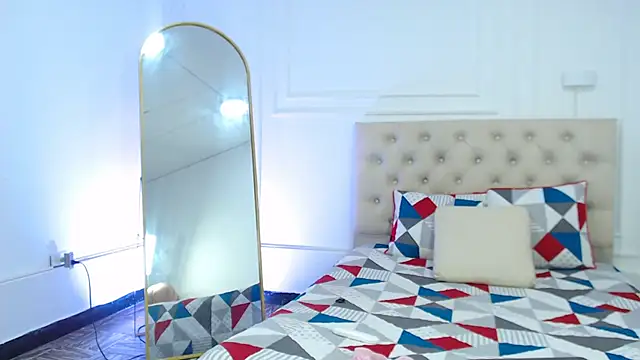 lola red95 online show from 12-18-25, 10:54