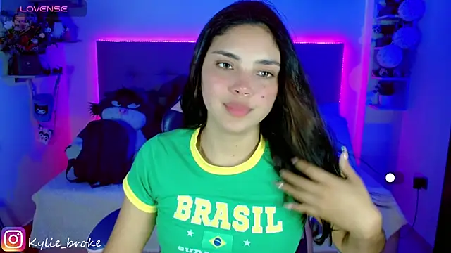 Snapshot of Kylie_brokee chatting on 12-27-24, 12:07 Kylie brokee online show from 12-27-24, 12:07