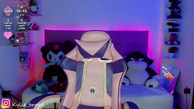 Snapshot of Kylie_brokee chatting on 01-30-25, 09:04 Kylie brokee online show from 01-30-25, 09:04