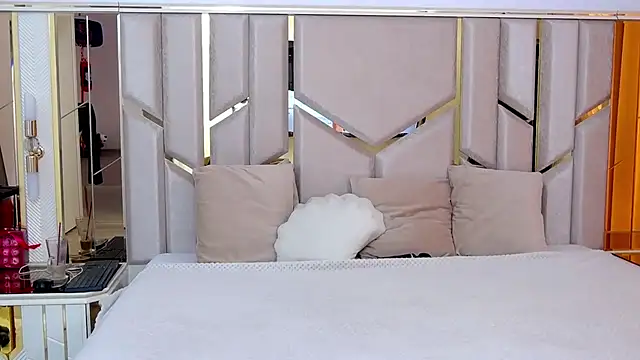 Snapshot of AnnabelleWest chatting on 03-18-25, 10:25 AnnabelleWest online show from 03-18-25, 10:25