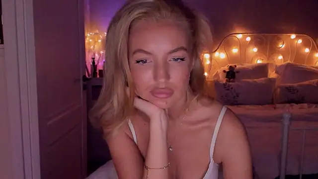 aestetick online show from 10-16-25, 03:02